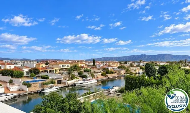 Apartamento con vistas al canal de 1 dormitorio con parking 