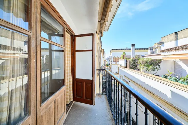 Piso en calle Tornería junto a Hotel María Luisa — 13