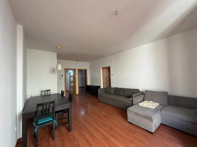Vive en el corazón de Castelló d’Empúries: piso listo para entrar a vivir — 3