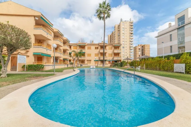 PLANTA BAJA CON PISCINA A 300 METROS DE LA PLAYA – ALQUILER 