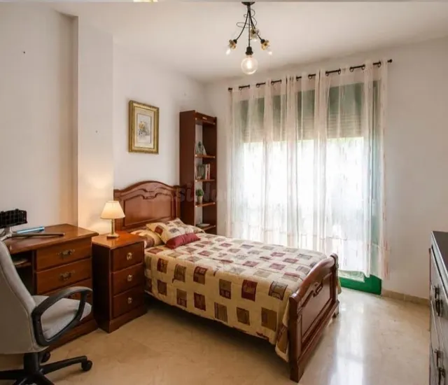 AMPLIO PISO DE 3 DORMITORIOS CON PISCINA COMUNITARIA Y GARAJ - foto 4