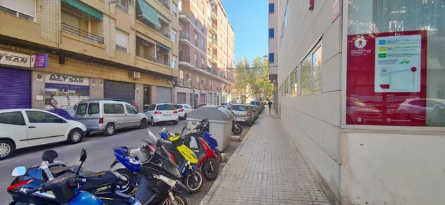 LOCAL EN VENTA EN ZONA DE PASO, FRENTE CENTRO DE SALUD DOCTOR SAPENA. — 4
