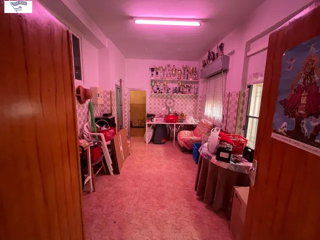 LOCAL ESQUINERO CON POSIBILIDAD DE CONVERSIÓN A VIVIENDA — 7