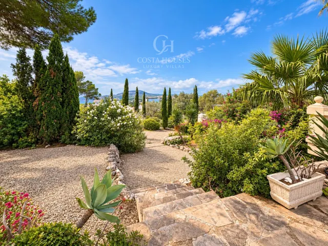 Villa mediterranea · vistas al mar y doble parcela en javea — 43