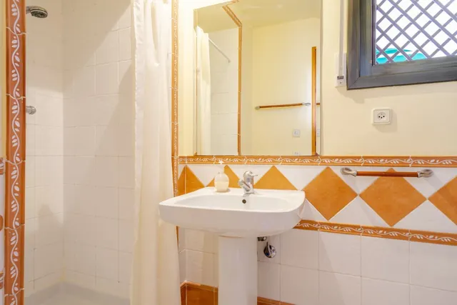 Chalet exclusivo una sola planta en el centro de La Zubia — 31