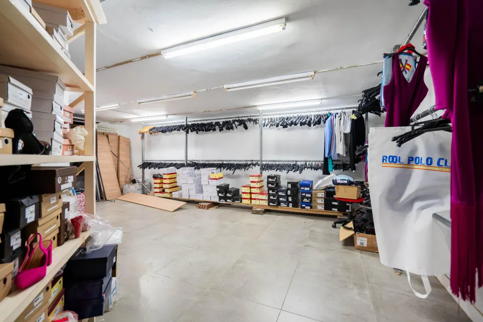 LOCAL COMERCIAL EN CALLE REYES CATOLICOS 12