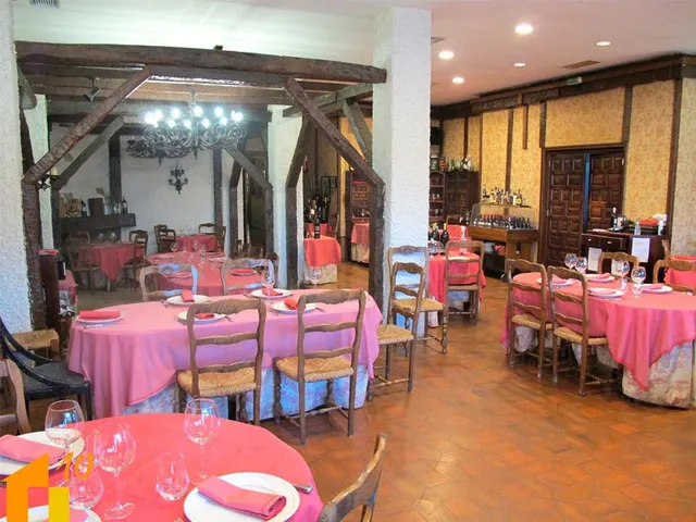Se alquila o vende Bar Restaurante en avd. Constitucion — 16