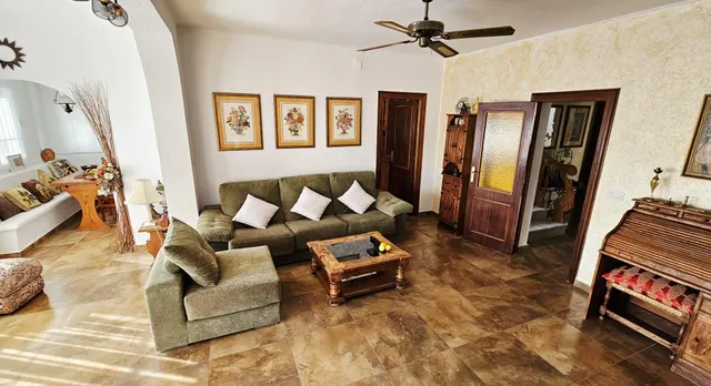 Encantador Chalet de 2 Plantas con Amplios Espacios y Terrazas — 21