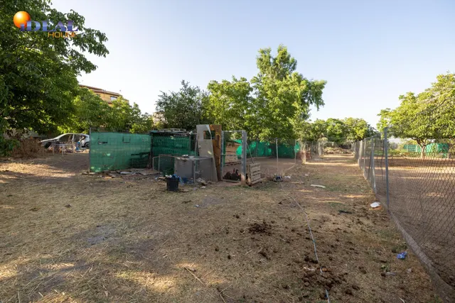 Terreno urbanizable, actualmente hay un restaurante. — 48