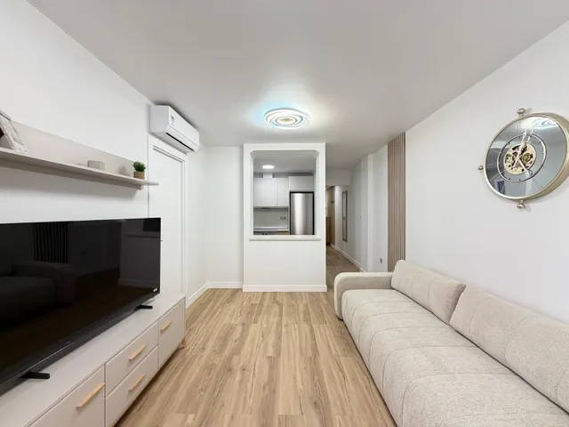 Apartamento totalmente reformado cerca de parque de las naciones con 2 dorm. 1 baño. con piscina. superficie 70 m2. — 40