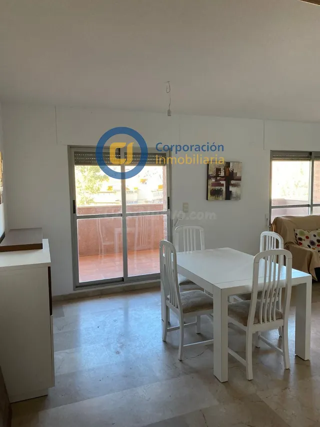 Ático con tres dormitorios y garaje en zona Universidad