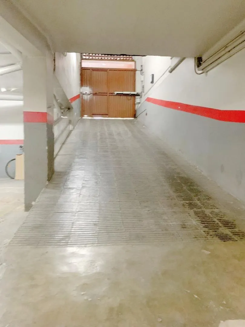 Se vende plaza de aparcamiento en Eixample / Sant Antoni (Barcelona).