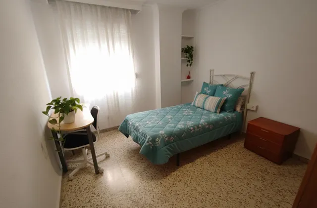 Piso de 4 dormitorios en zona Carlos Haya — 9