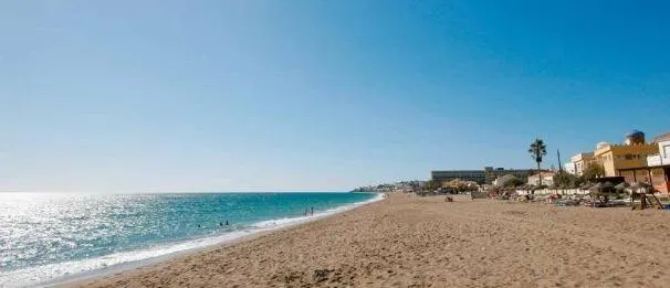 *** APARTAMENTO A LA VENTA FRENTE A LA PLAYA, CON MAGNIFICAS VISTAS AL MAR Y ORIENTADO AL SUR — 26