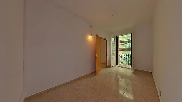 PISO EN VENTA EN POBLESEC — 2