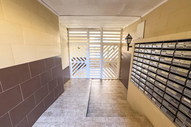 Piso en primera planta en Plaza de La Habana (Parque del Cuba) — 70 m2, 3 dormitorios, balcón amplio y patio comunitario — 33