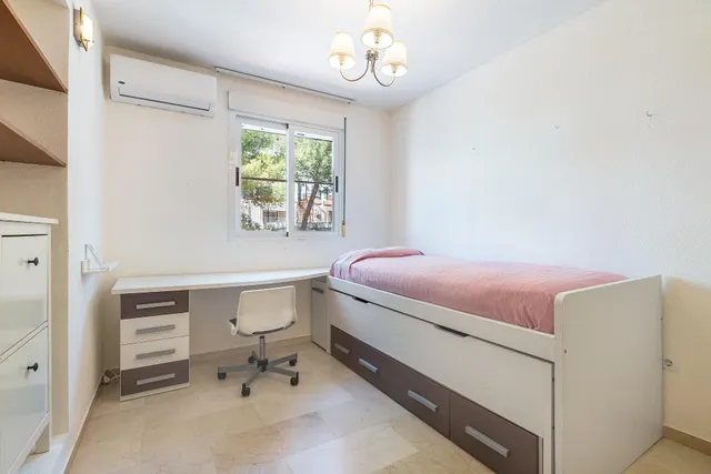 ADOSADA EN URBANIZACIÓN EN HUETOR VEGA — 26
