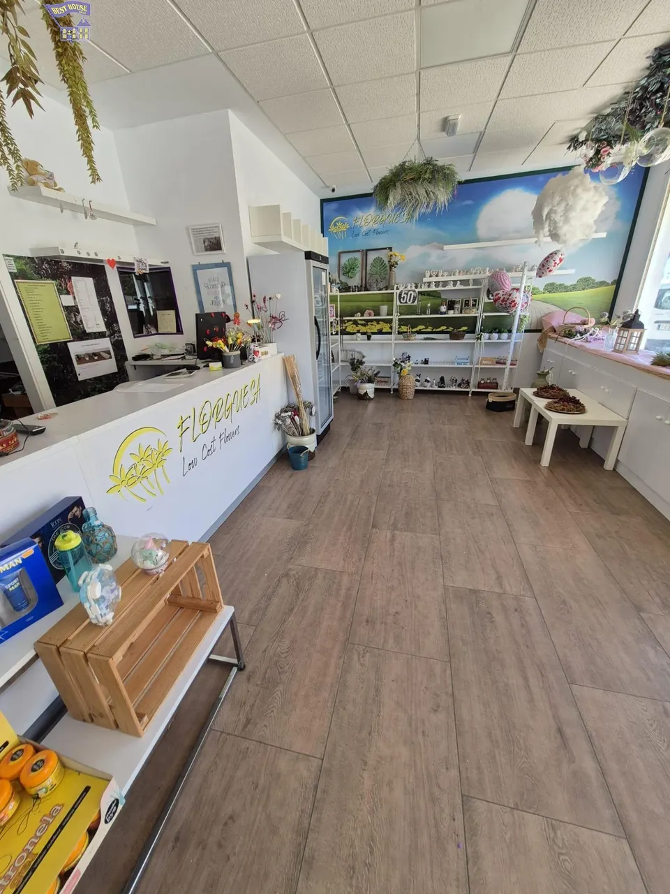 SE VENDE DOS LOCALES COMERCIALES EN ZONA EL PORTICHUELO