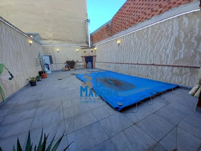 INMOBILIARIA LA MANCHA VENDE CASA BAJA CON TERRAZA Y PISCINA EN MADRIGUERAS ( ALBACETE ). — 14