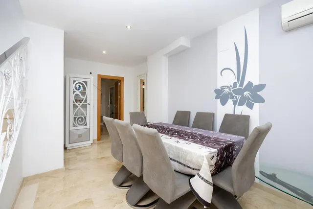 Dúplex de 4 dormitorios con vistas al mar, terraza y piscina en Velilla-Taramay — 17