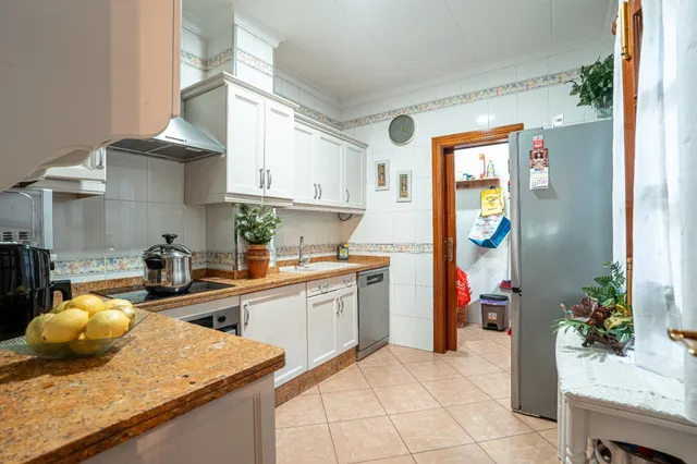 Espectacular vivienda de más de 200 m2 con 4 dormitorios, 3 baños y gran azotea — 7