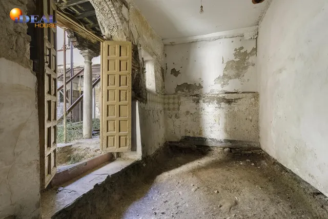 Edificio histórico junto a Plaza Larga, en el corazón del Albaicín (Granada) — 23