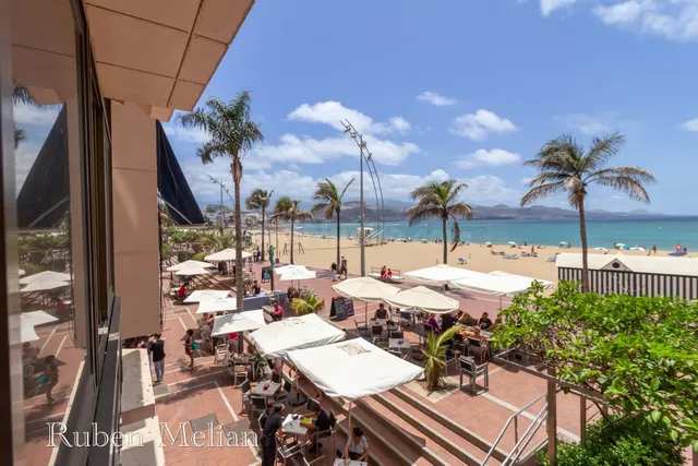 ¡Impresionantes vistas al mar en primera línea de Las Canteras! — 2