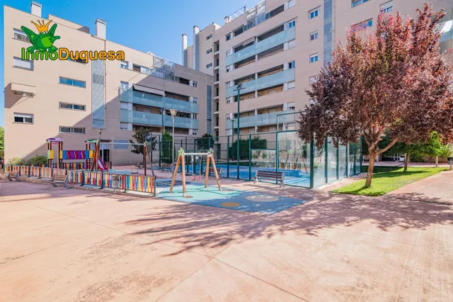 Ático duplex con terraza de 61 m2, plaza de aparcamiento, trastero, piscina comunitaria, padel - PTS. — 33