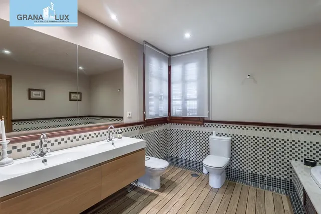 INCREÍBLE CHALET INDEPENDIENTE EN ZONA PRIVILEGIADA — 23