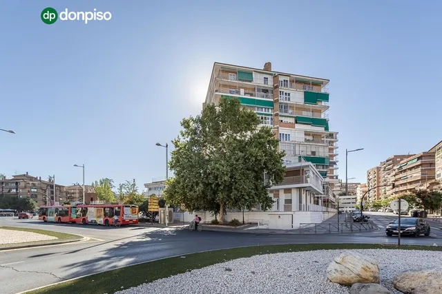 PISO REFORMADO CON VISTAS PANORÁMICAS A UN PASO DEL CENTRO DE GRANADA — 39