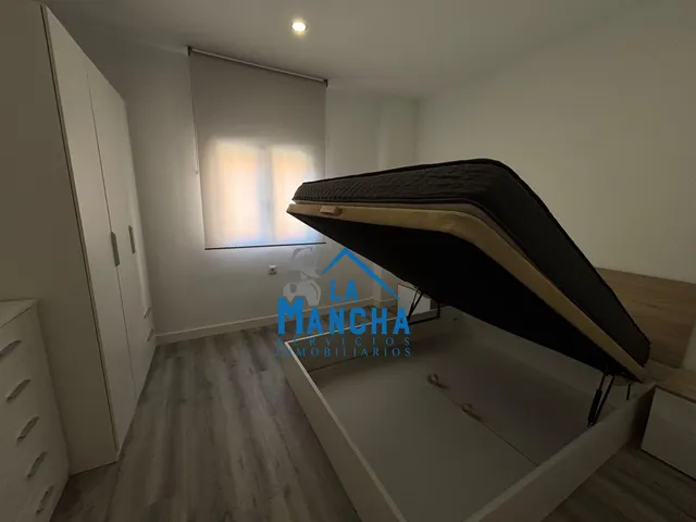 *720€ al mes* inmobiliaria la mancha alquila piso en zona centro de salud canal maria cristina de Albacete — 39