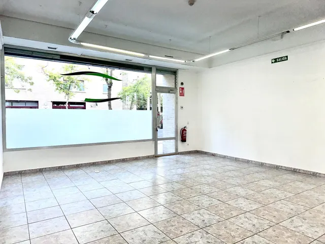 VENTA DE LOCAL EN MENDILLORRI BAJO - foto 2