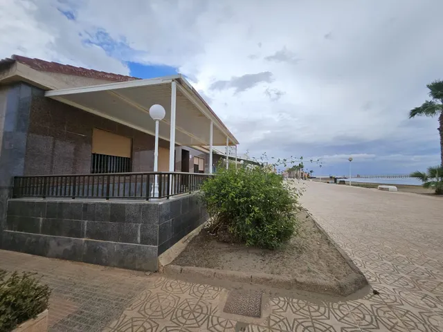ESPECTACULAR CHALET EN PRIMERA LÍNEA DE PLAYA — 7