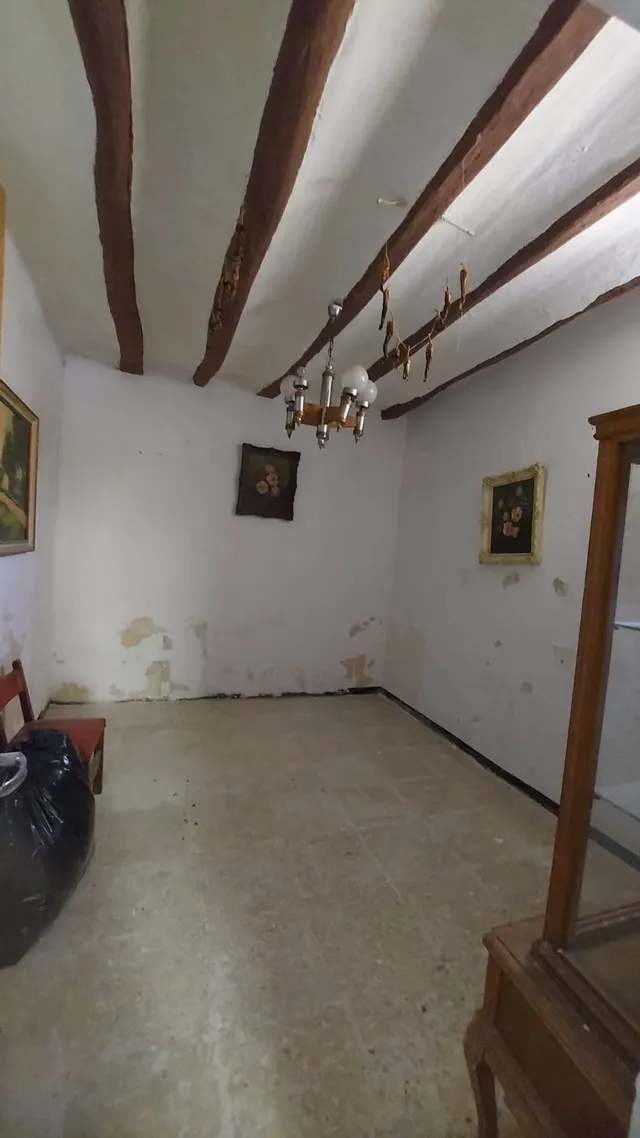 Amplia Casa con Terreno en el Corazón de Alcoy — 8