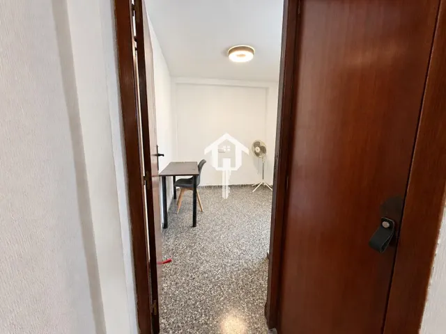 Ático en exclusiva totalmente reformado de 56 m2 con terraza en zona benalúa de Alicante: edificio con ascensor — 36