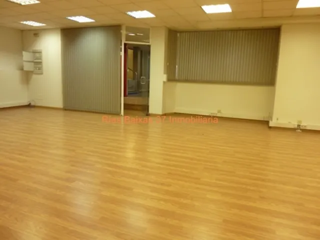 REF 4258 LOCAL 950m2 ESQUINA DOS CALLES CON PARKING 9 VEHICULOS ,OFICINAS,BAÑOS Y VESTUARIOS VIGO — 2