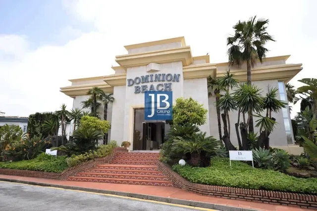 Exclusivo Ático a 70m del Mar en Dominion Beach, Estepona | 