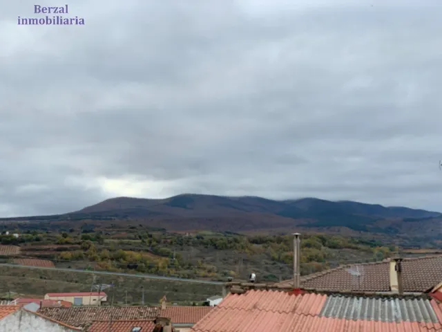 Casa de pueblo en venta en Entrena. Para reformar, con muchas posibilidades, — 35
