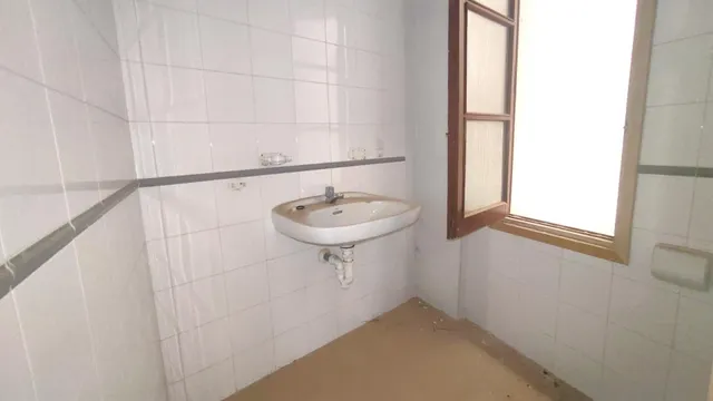 LOCAL DESTINADO PARA OFICINAS EN ZONA PRIVILEGIADA (NO VIVIENDA) — 13
