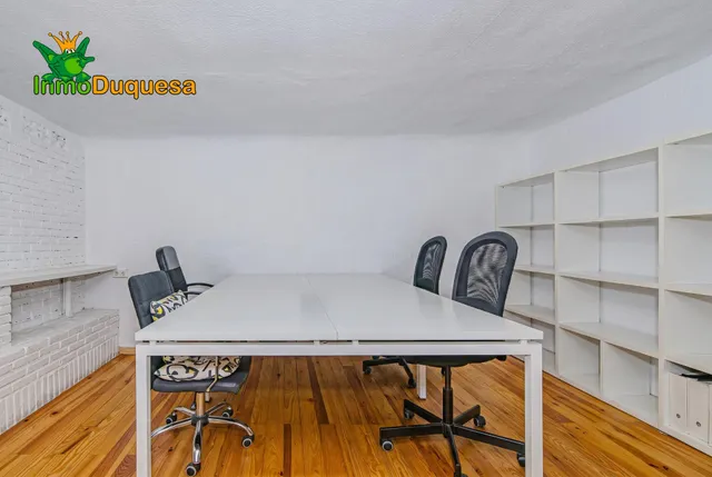Local comercial de 87 m2 junto a calle Obispo Hurtado. Con doble altura. — 7