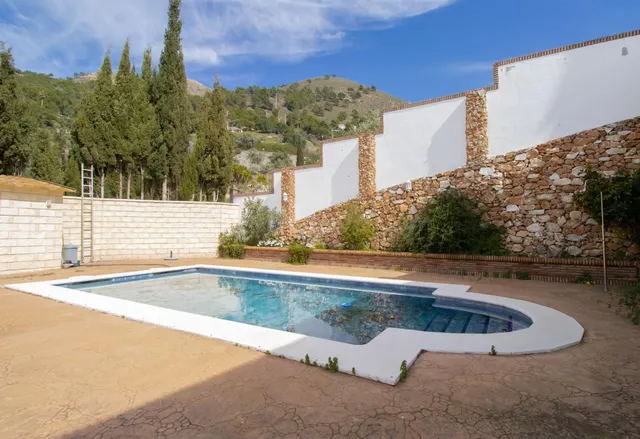 Cortijo Premium con Piscina, 3.500 m2 de Terreno Rústico y D - foto 2