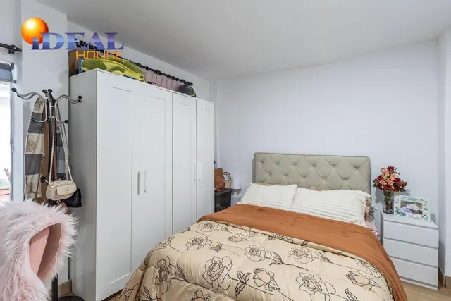 Local adaptado a vivienda en el Zaidin. — 10