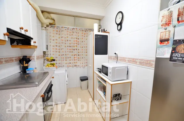 ¡En buena zona! Amplio, moderno y esquinero con gran balcón de buenas vistas — 8