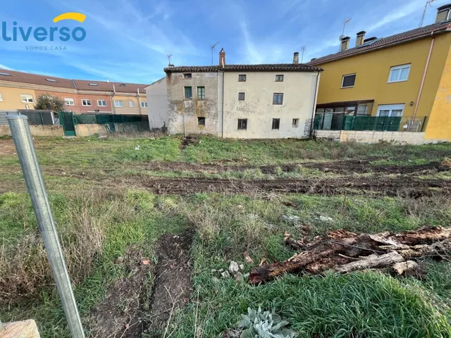Terreno Urbano Edificable para Adosados de 2 Plantas + Buhar - foto 2