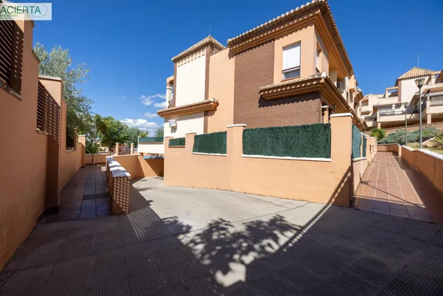 Ponemos a la venta esta preciosa casa en Urbanizacion cerrada, con zonas comunes y piscina comunitaria. — 50
