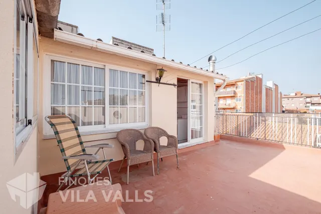 Casa con garaje para 5 coches, 2 terrazas y amplios espacios familiares — 6