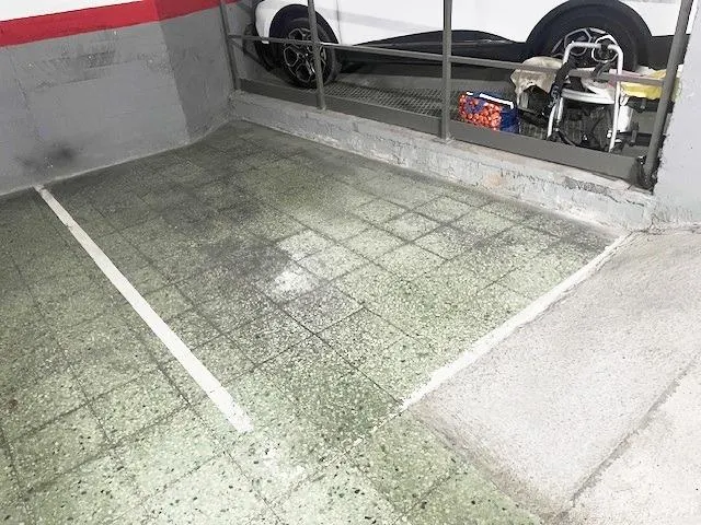 Plaza de aparcamiento en zona centro — 3
