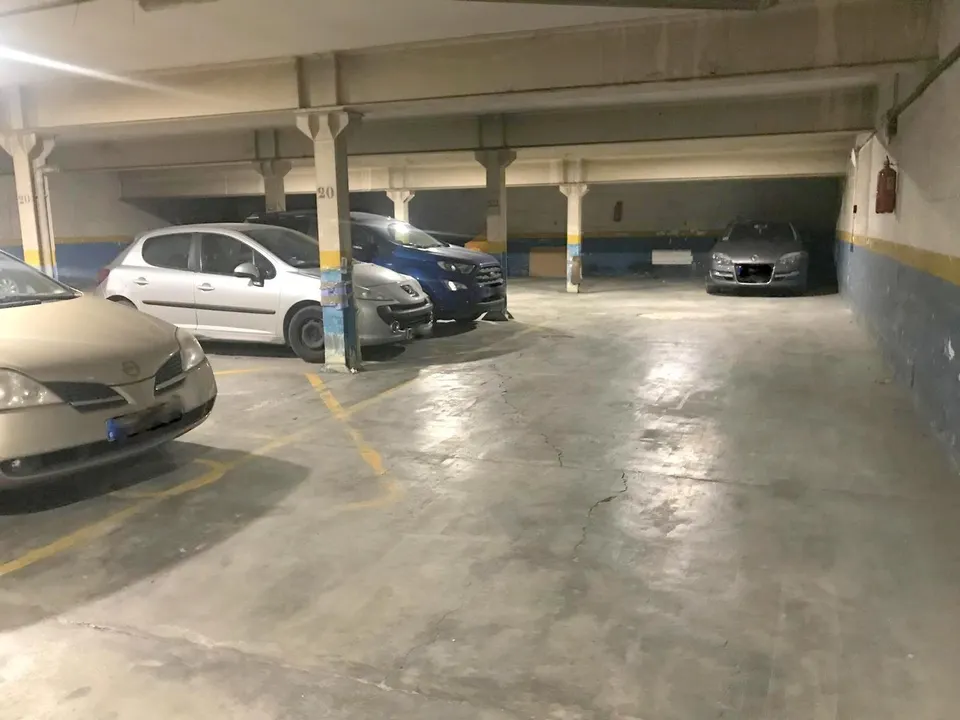¡¡¡ATENCIÓN INVERSORES PARKING CON 20 PLAZAS Y 8 TRASTEROS!!!