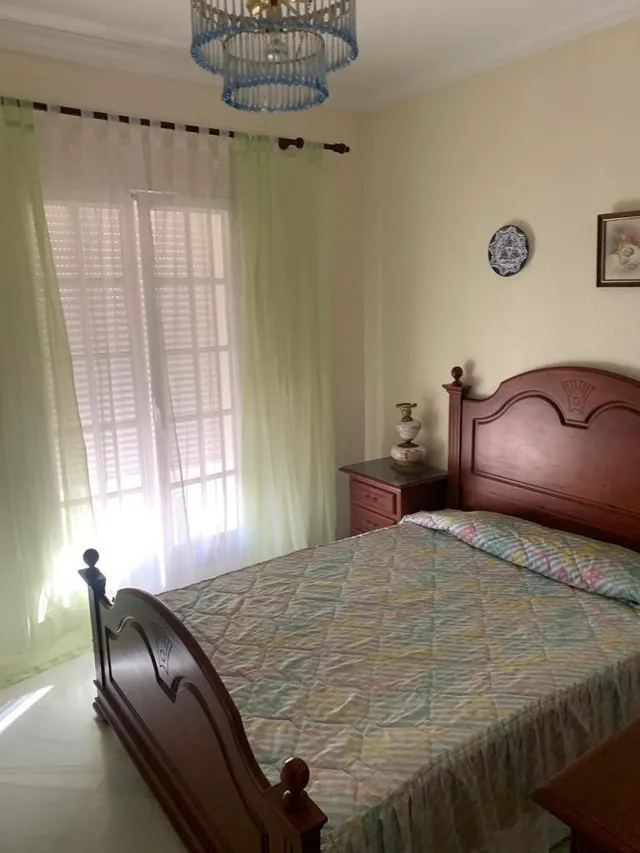 Gran casa con garajes y local comercial — 18