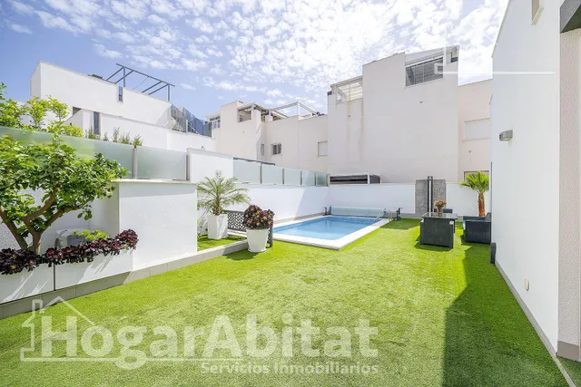 ¡EXTRAORDINARIO CHALET! AMPLIO Y SEMINUEVO CON PISCINA PRIVADA Y TRES TERRAZAS — 34